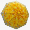 Jesienna przezroczysta parasolka w żółte liście